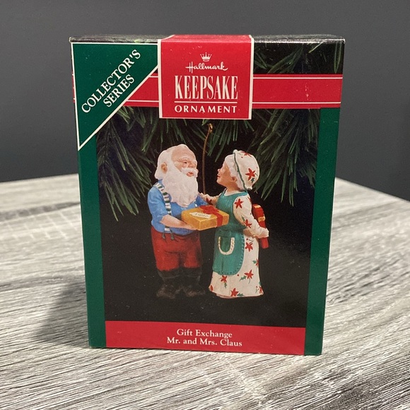 Hallmark | Mr. and Mrs. Claus: Gift Exchange (1992) - Vintage Keepsake Ornament - Picture 3 of 16
